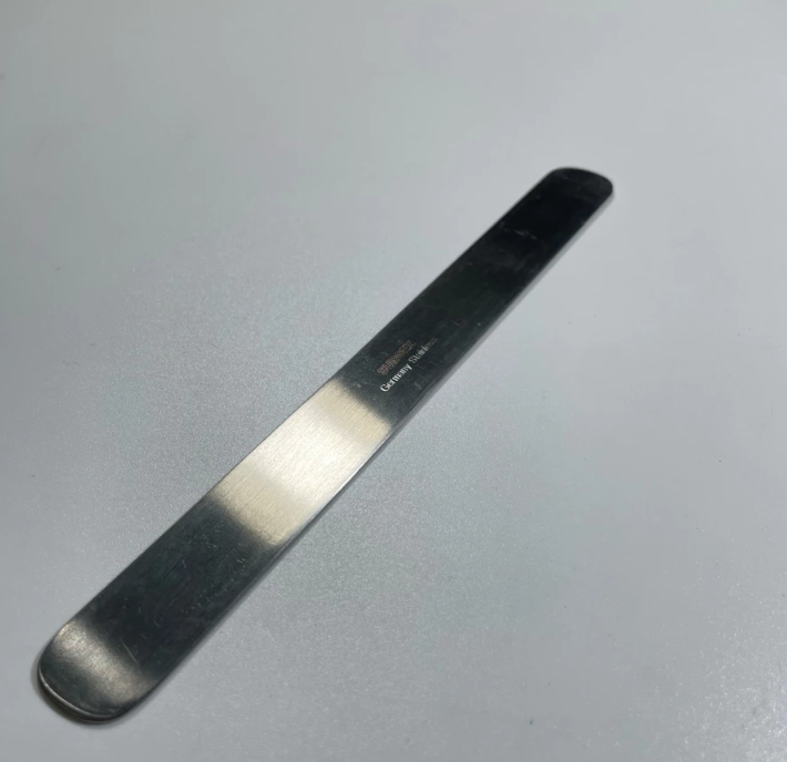 Premium Ribbon Retractor Malleable German Stainless